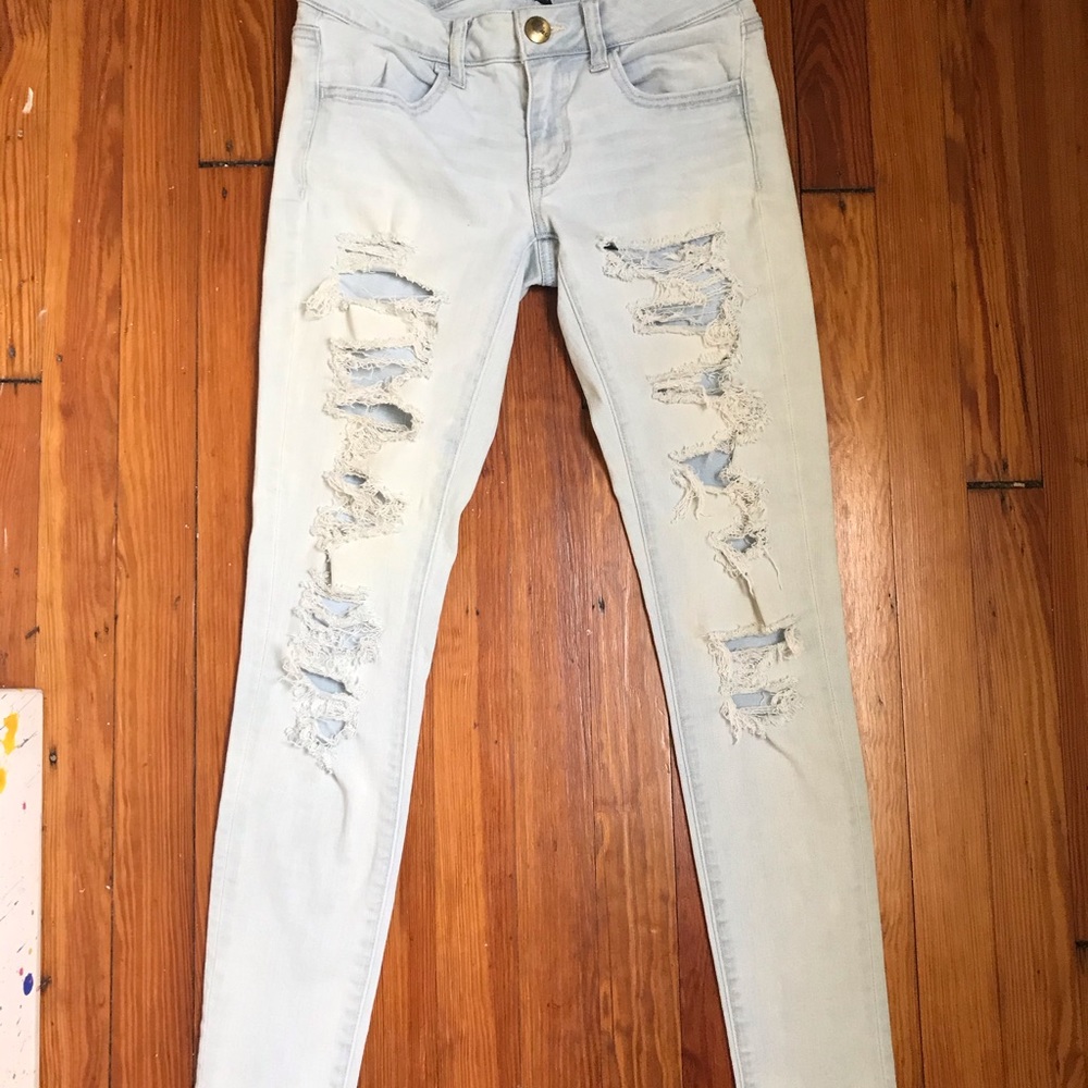 American Eagle jeans SIZE 4 distressed jeans